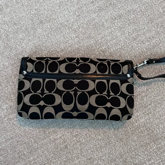 Coach wristlet - Picture 2 of 5